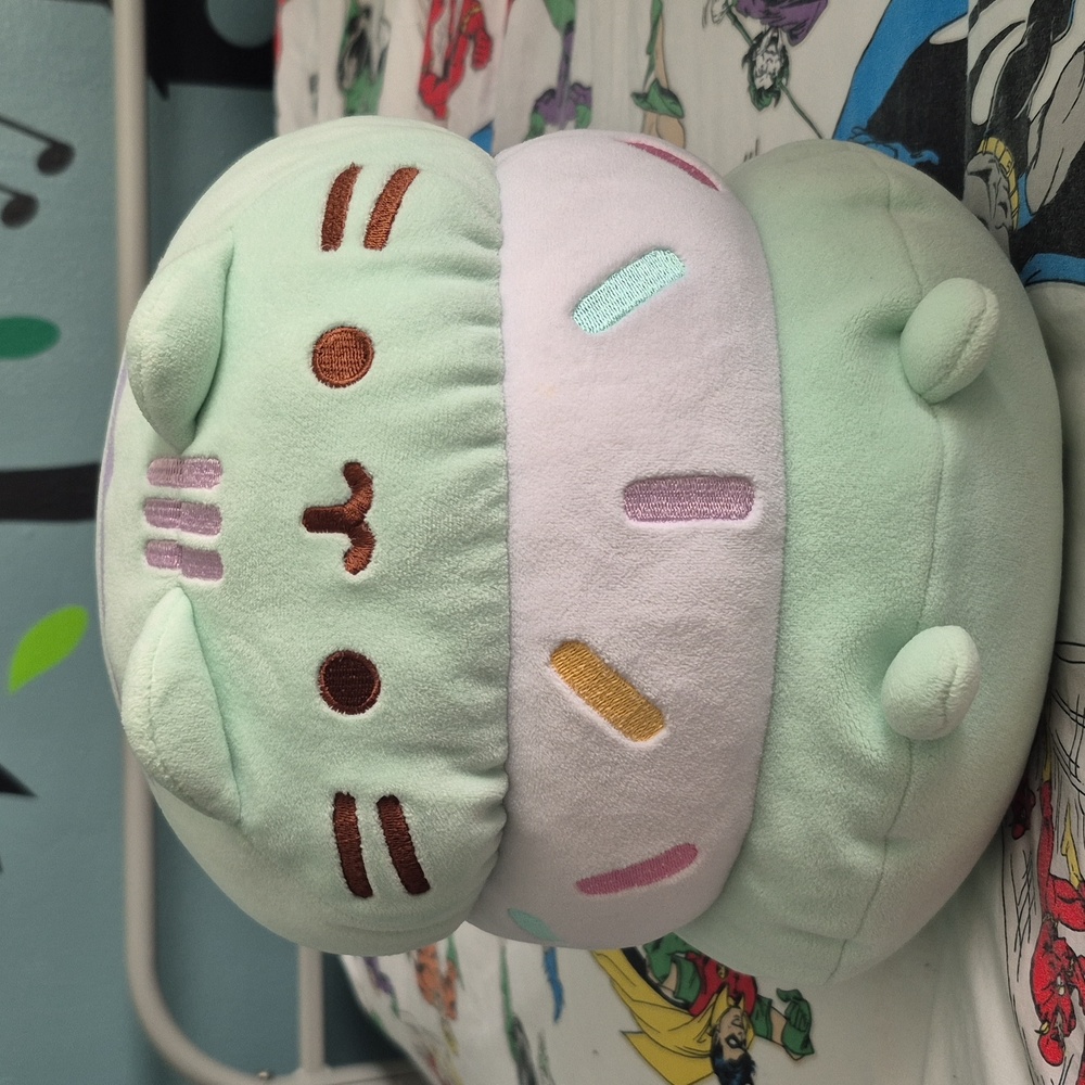 RARE GUND Pusheen The Cat Mint Green Ice Cream Sandwich.